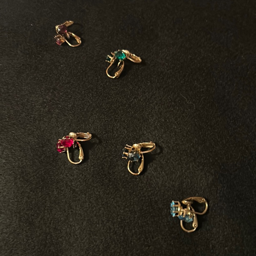 Vintage 5 pack clip on earrings